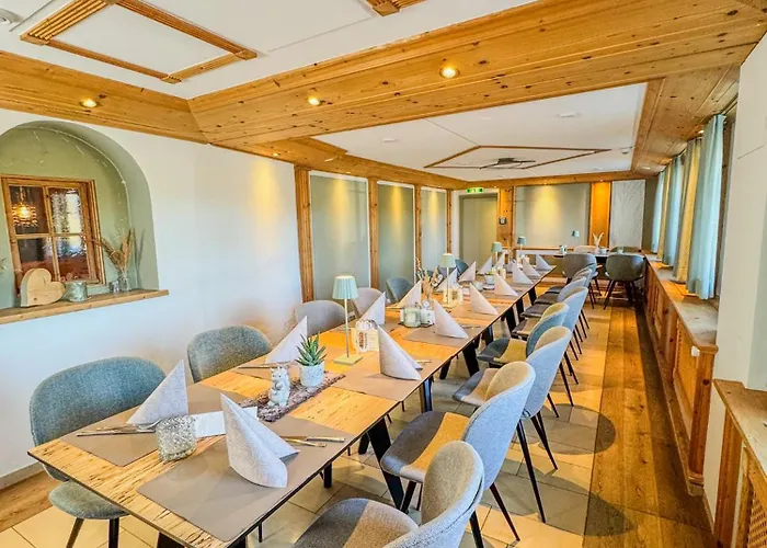 祖姆施瓦恩雷特弗莱尔酒店 酒店 Horgau