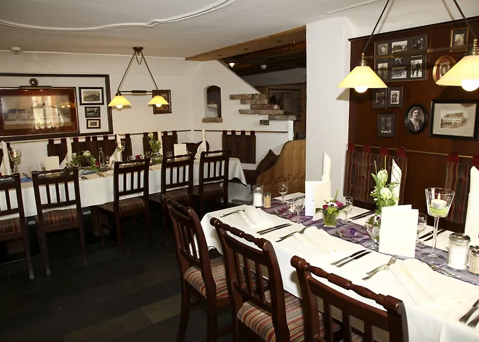 祖姆施瓦恩雷特弗莱尔酒店 酒店 Horgau